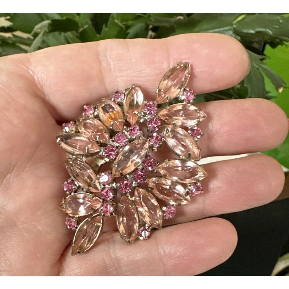 Vtg Czech SilverTone Faceted Pink Handset Rhinestone‎ Brooch Pin